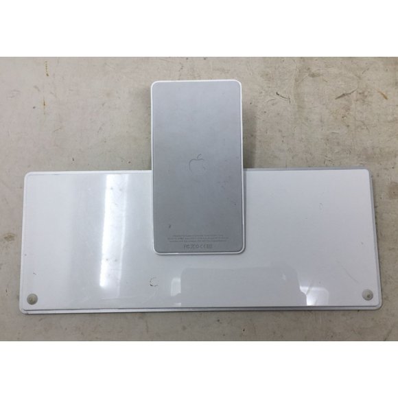 Wireless Apple Keyboard Model A1359 W/ Docking Station - Picture 2 of 6